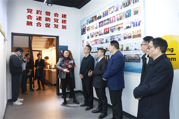 2L8A9805.jpg 2L8A9805.jpg