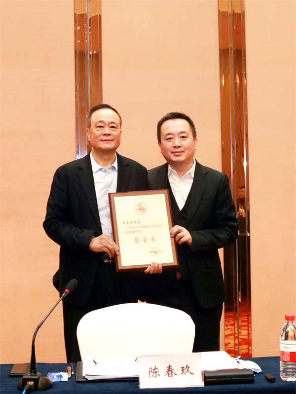 陈龙晶.jpg 陈龙晶.jpg