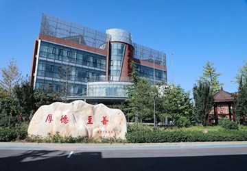 总商会常务副会长詹阳斌企业民众护理院 · 长者照护之家，养老+医疗一站式解决照护难题！